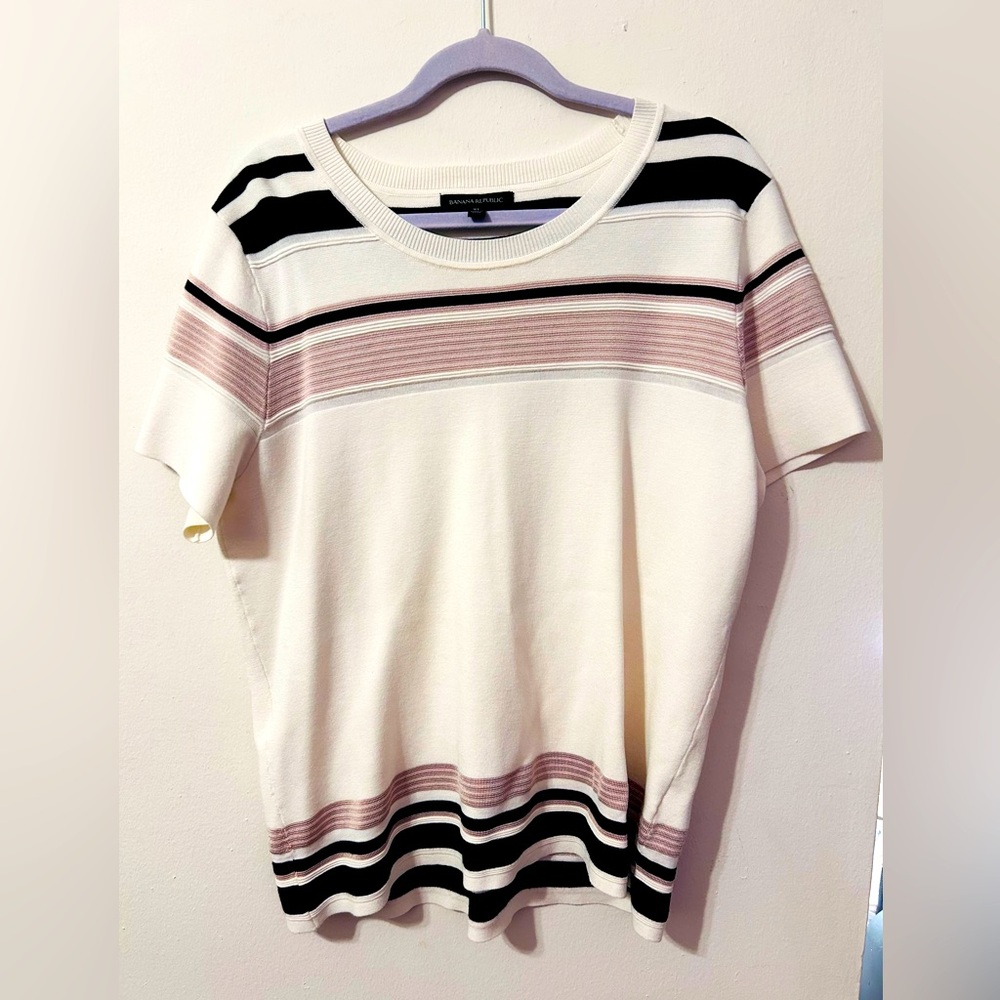 Banana Republic Short Sleeved Knit Top in Cream, Mauve & Black - Women’s Size XL